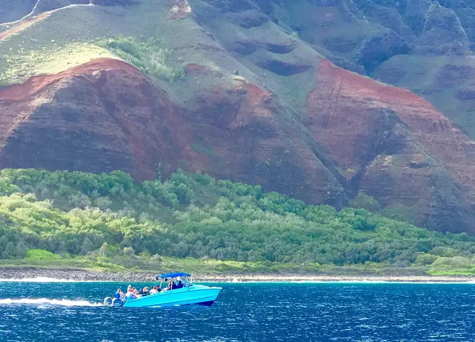Nā Pali Coast tour scenery